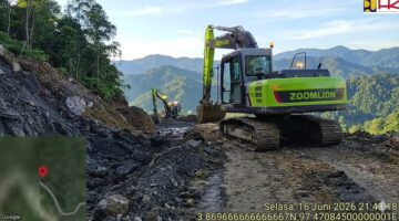 PT HK Bekerja Sepanjang Malam Tangani Longsor di Tetumpun, Warga Gayo Lues Diminta Waspada Saat Melintas