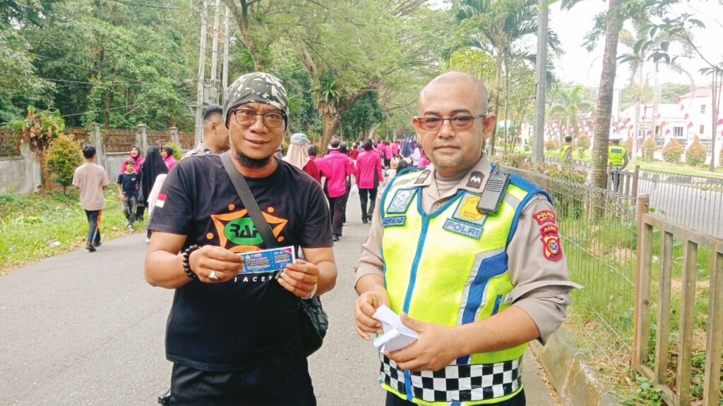 Ketua RAPI Nagan Raya Mengambil Kupon Jalan Santai Dan Senam massal.
