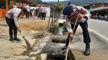 Brimob Aceh dan Masyarakat Bersatu Wujudkan Lingkungan (ASRI) Di Gayo Lues