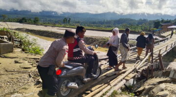 Polres Gayo Lues Berikan Pelayanan Cepat Pasca Meluapnya Sungai dan Putusnya Jembatan Aih Bobo