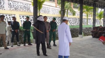 Tujuh Warga Gayo Lues Jalani Hukuman Cambuk atas Pelanggaran Qanun Syariat Islam