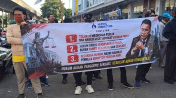 Kantor Hotman Paris Didemo Ratusan Aktivis, Tuntut Klarifikasi dan Penegakan Hukum yang Adil