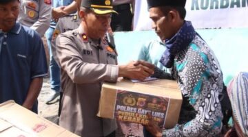 Polres Gayo Lues Salurkan Bantuan Sosial kepada Korban Kebakaran Desa Lukup Baru