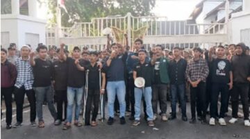Aliansi Aneuk Nanggroe Kepung Kantor Gubernur Aceh, Tuntut Pemerintah Bertanggung Jawab Atas Lambannya Penanganan Korban Bencana