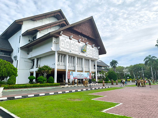 Banda Aceh, Aceh - Indonesia. April 14, 2025.

Employees (PNS) attend the routine Monday morning assembly in the yard of the Aceh governor's office.