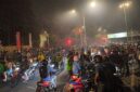 Konsentrasi massa di kawasan Pejompongan, Jakarta Pusat, Kamis (27/8/2026), saat berlangsung aksi unjuk rasa di depan Gedung Parlemen