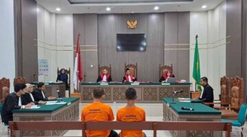 Dakwaan Kerusuhan Zikir Hari Damai Aceh ke-21 di Masjid Raya Baiturrahman: Satu Terdakwa Didakwa Injak Merah Putih, Satu Lainnya Bakar Motor Dinas TNI
