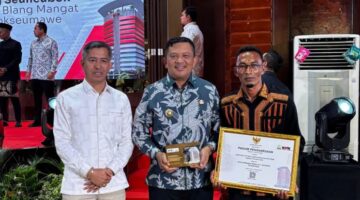 Kampung Kota Rikit Gaib Raih Penghargaan Desa Bebas Korupsi dari KPK
