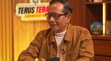 Prabowo Gibran Didesak Mundur: Mahfud MD Bongkar Ancaman Serius Terhadap Demokrasi dan Tata Kelola Negara