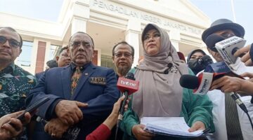 Dokter Tifa Pertanyakan Alur Pendidikan Jokowi: SMA 6 Surakarta Disebut Baru Berdiri 1985