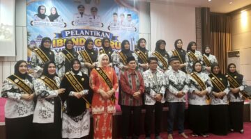 Profesor Dr Sutan Nasomal Rektor UBNB Klaem Bunda Guru Aceh Singkil Ny Habibatussania Safriadi Oyon Isteri Bupati Resmi Dilantik Dunia Pendidikan Pasti Press Maju 2027!!