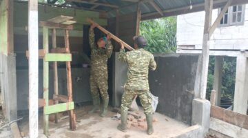 Kompak dan Bersinergi, Satgas TMMD dan Warga Gotong-royong Rehab Masjid dan Tempat Wudhu